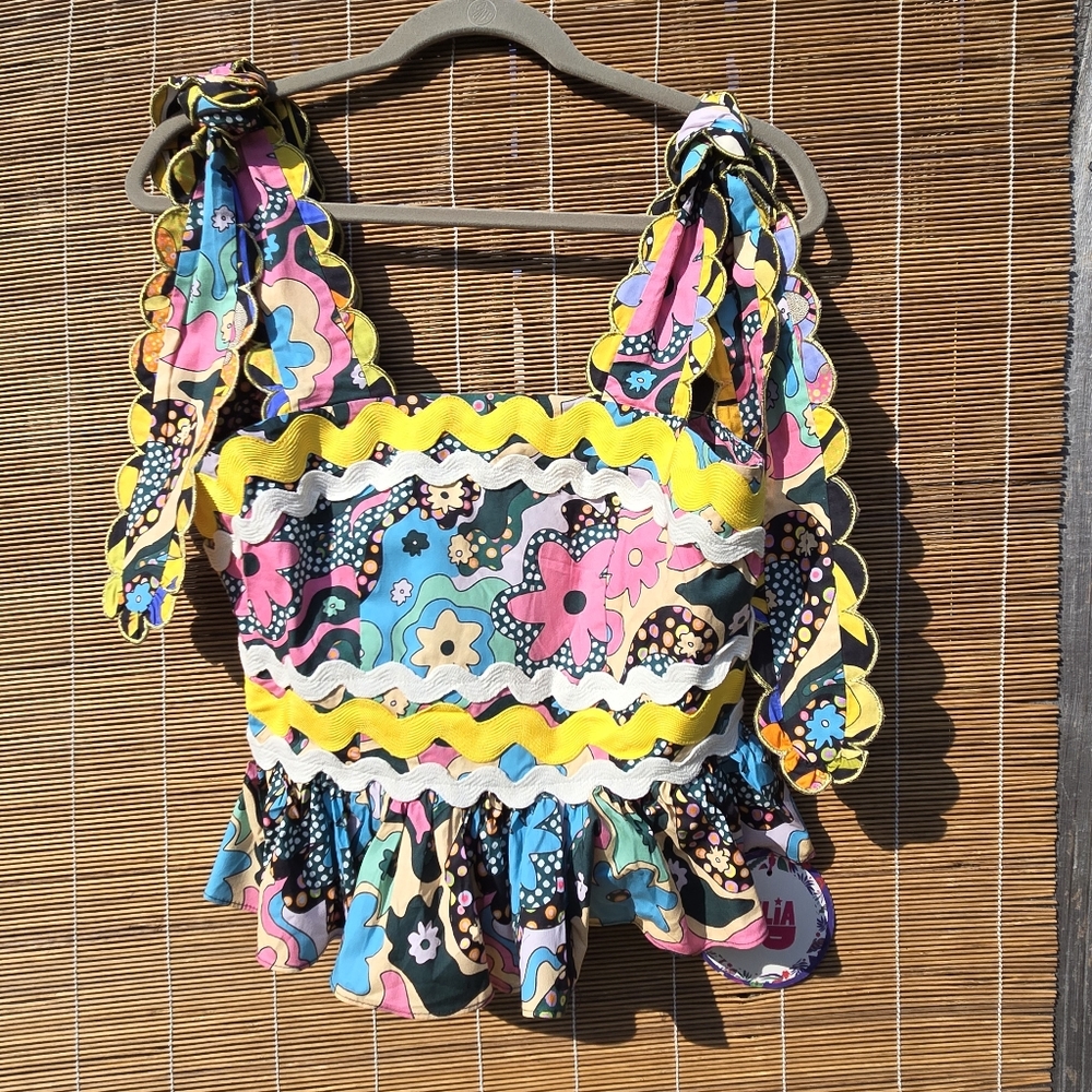 NEW Celia B Colorful Wavy Piping Top Blouse M
